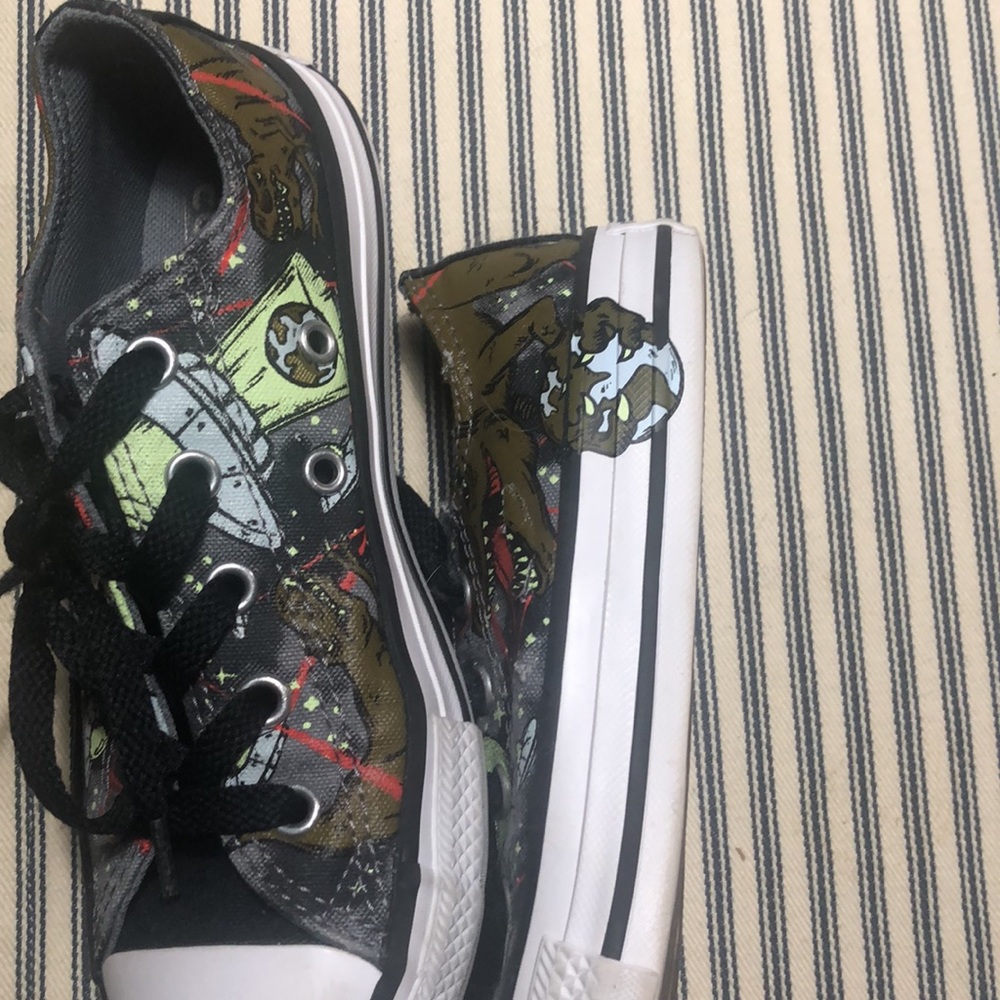 Dinosaur themed Converse sneakers - Picture 3 of 10